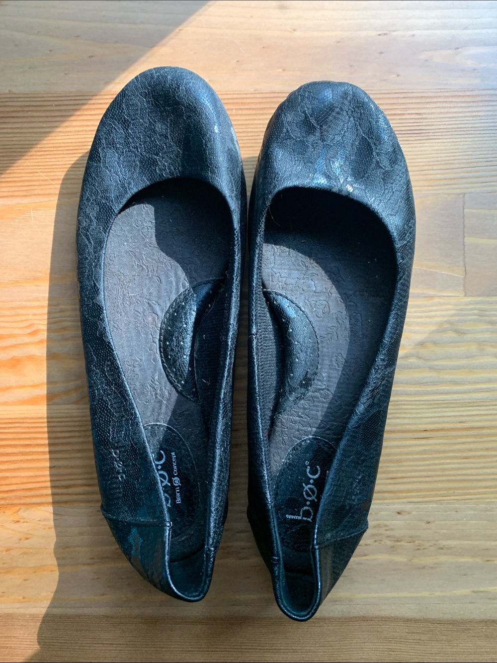 b.o.c. Black Women's Ballet Flats with Subtle Lace Texture Size 7